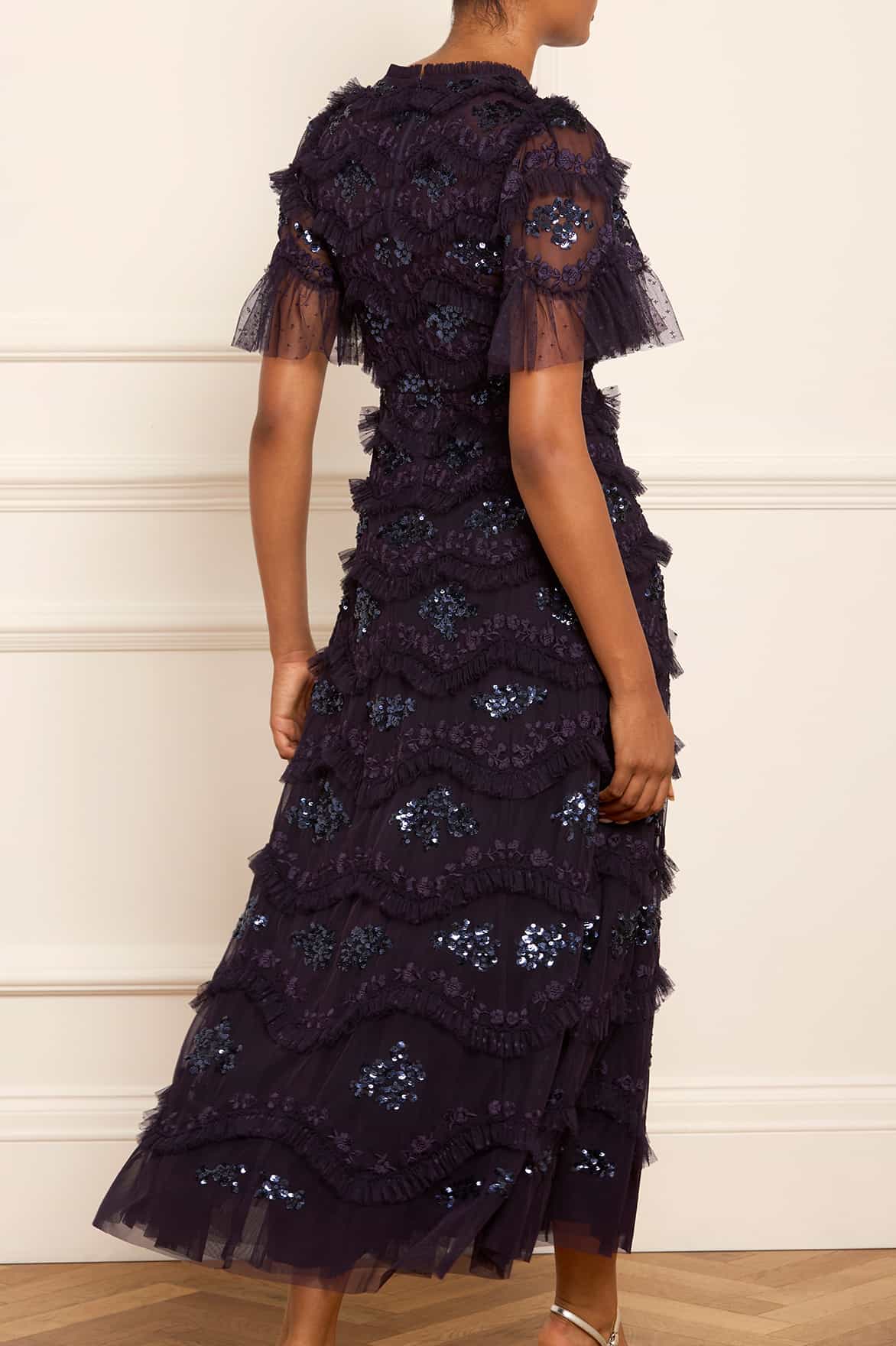 navy blue dress with daisies Navy linen in bloom. The new Daisy Long Dress with daisy cutwork and organza #luxuryfashion #handembroidered #timelesselegance . . . . . . . . . . #resortwear #beachwear #fashion #summer #