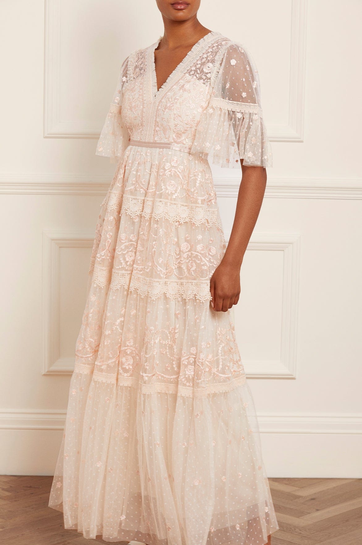 Midsummer Lace Gown – Champagne