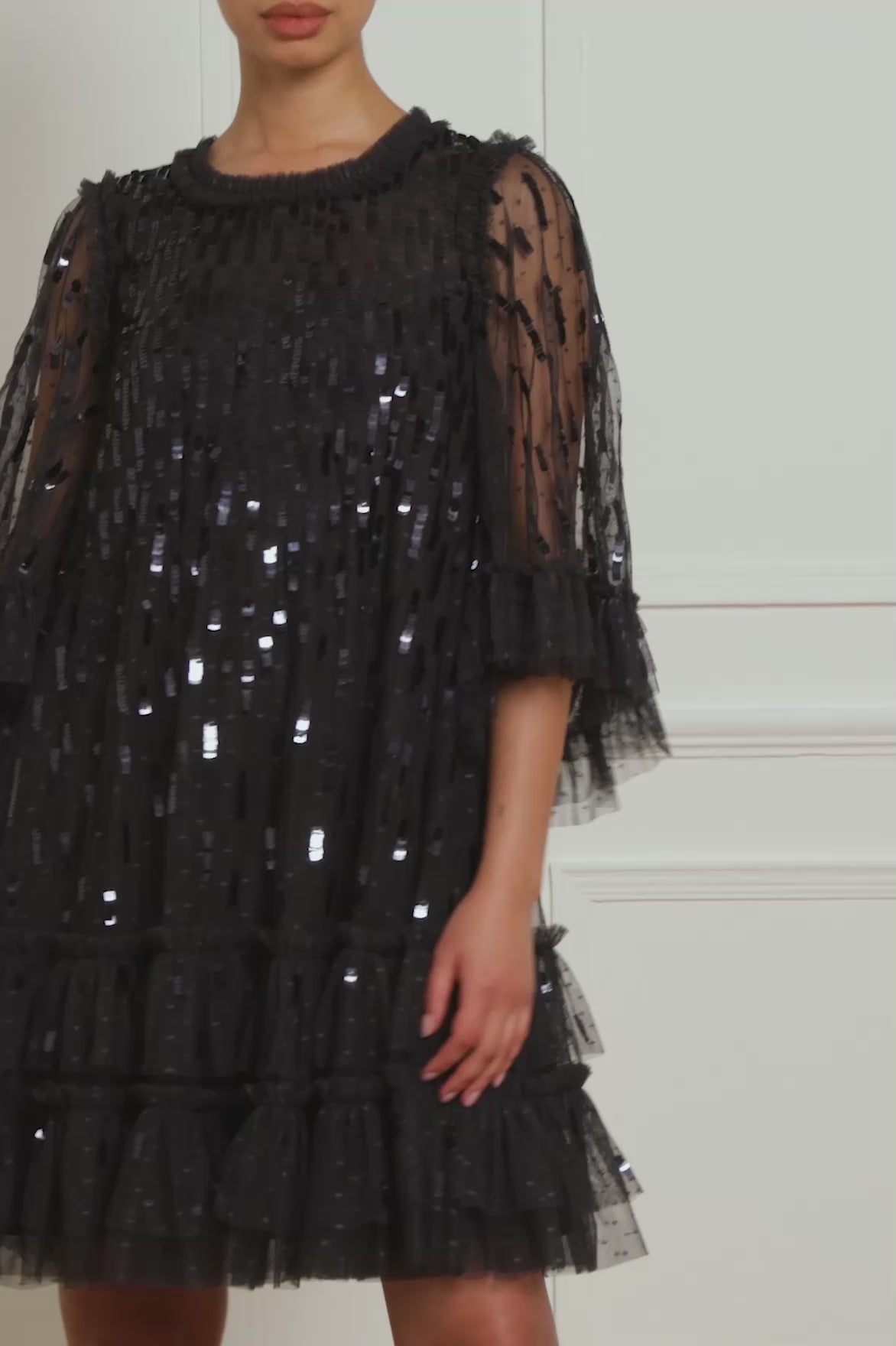 ワンピース NEEDLE & THREAD Mini dress with sequins embroidery Sequin Dash Mini Dress – Black | Needle & Thread